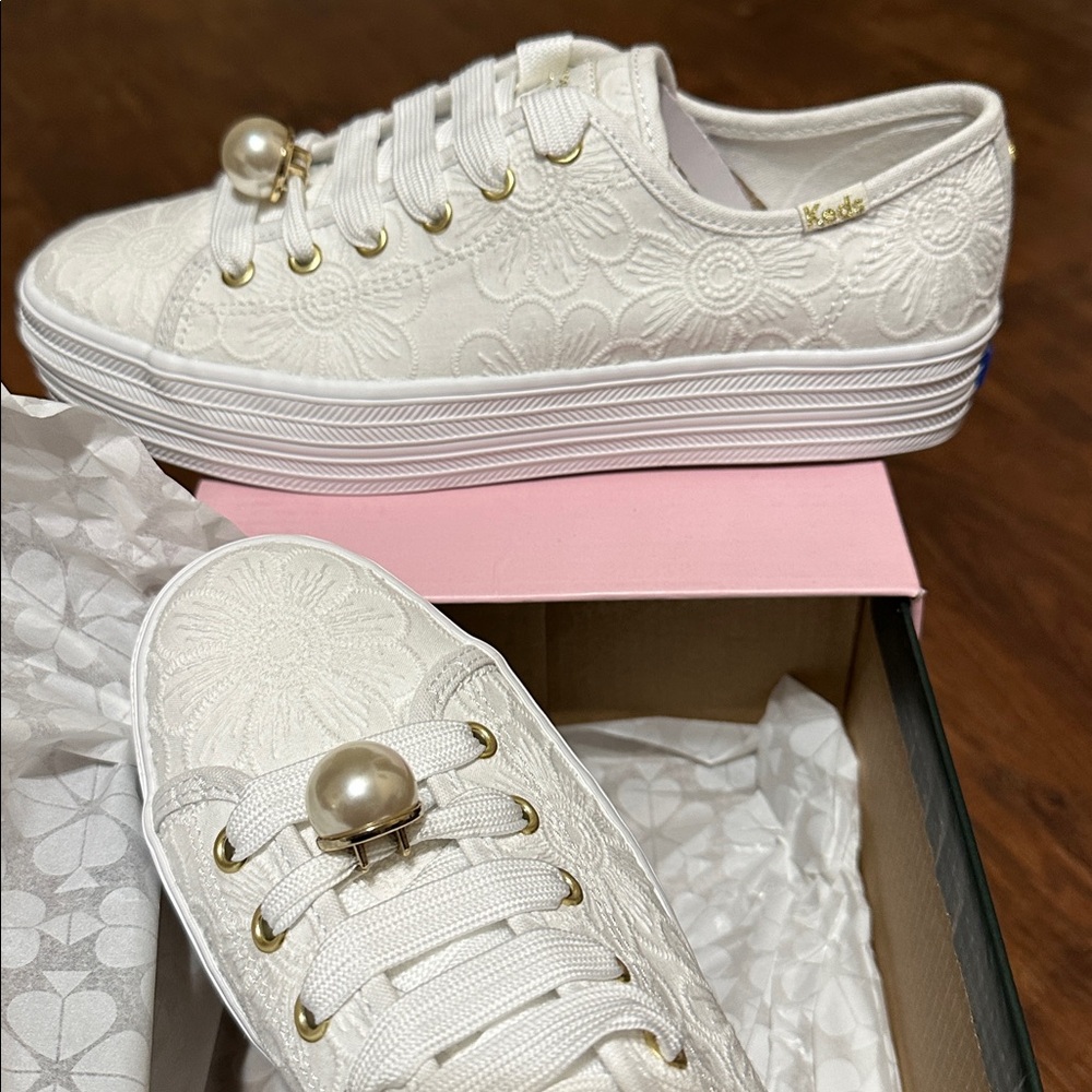 Keds X Kate Spade New York Triple Kick Floral Eyelet & Pearl Sneakers sz8
